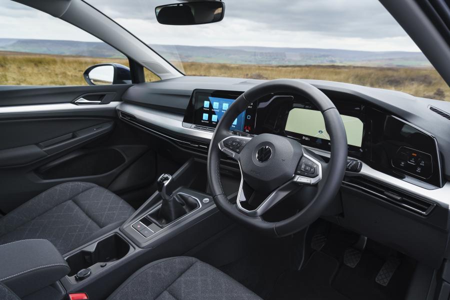 Торпедо Volkswagen Golf Life 2020 года  (UK) (фото 27 из 40)